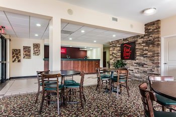 Red Roof Inn & Suites Texarkana