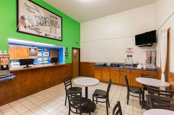Super 8 by Wyndham Wayne