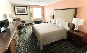FairBridge Inn & Suites Cleveland East