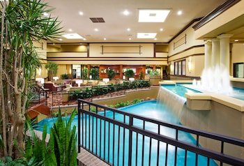 Holiday Inn Hotel & Suites Cincinnati-Eastgate (I-275e)