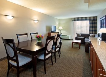 Holiday Inn Hotel & Suites Cincinnati-Eastgate (I-275e)