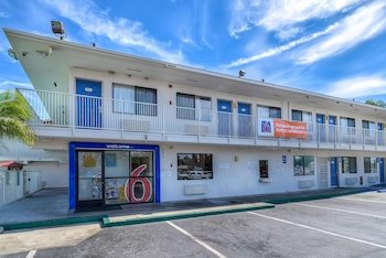 Motel 6 Stanton