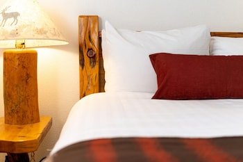Red Wolf Lakeside Lodge