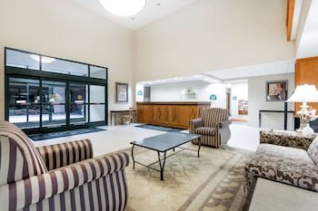 Wingate by Wyndham LaGrange