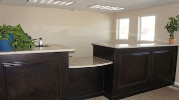 Apple Valley Hotel & Lodge