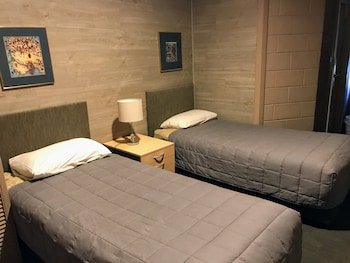 Cottonwood Lodge