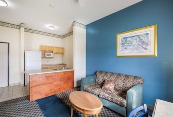 Americas Best Value Inn & Suites Three Rivers