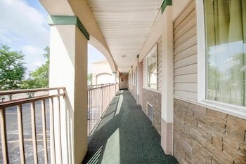 Hotel O Daylight Inn Elkhart I-90, IN