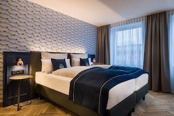 Holiday Inn - the niu, Welly Kiel