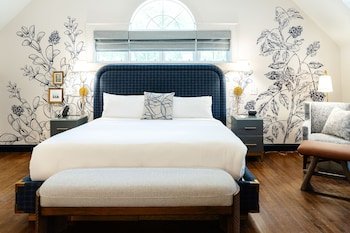 Wainscott Inn