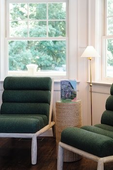 Wainscott Inn