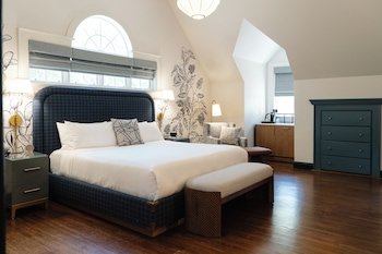 Wainscott Inn