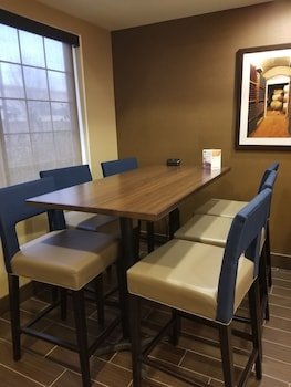Comfort Inn & Suites Galt - Lodi North