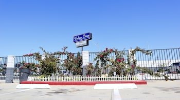 Value Inn - Bellflower