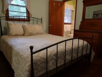 Cozy Creek Cottages