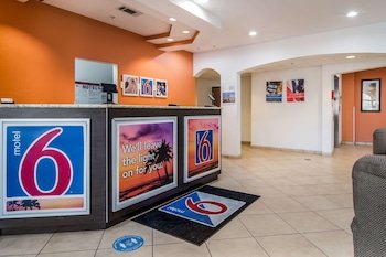 Motel 6 Canton