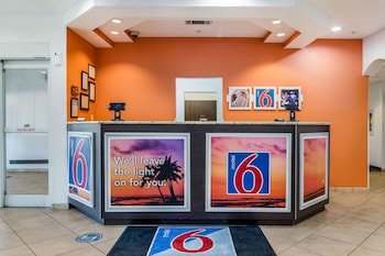 Motel 6 Canton