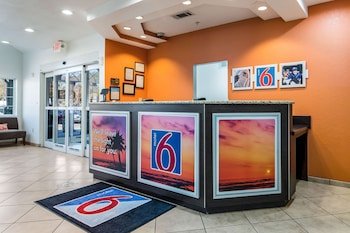 Motel 6 Canton