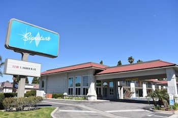 Signature Anaheim Maingate