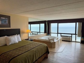 Travelodge by Wyndham Suites Virginia Beach Oceanfront