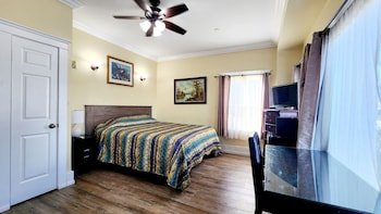 Santa Paula Inn