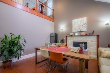 Vancouver Yuelai Guesthouse