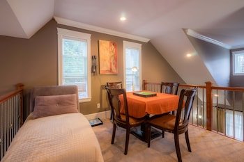 Vancouver Yuelai Guesthouse