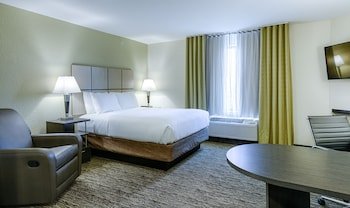 Candlewood Suites Lakeville I-35