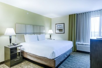 Candlewood Suites Lakeville I-35