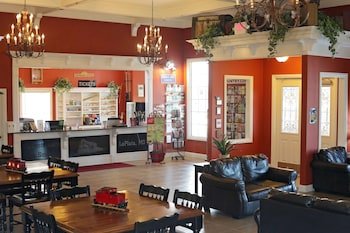 Depot Inn & Suites