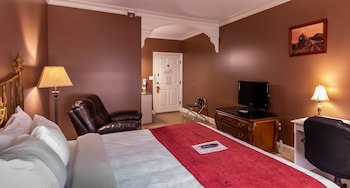 Depot Inn & Suites