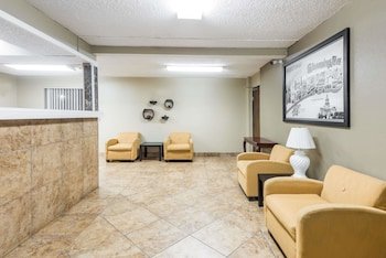 Super 8 by Wyndham Bloomington