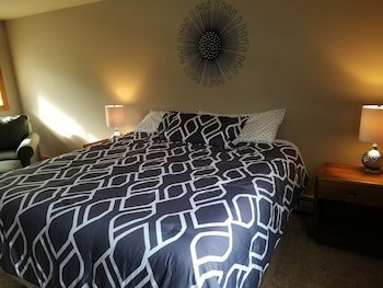 Clear River Inn & Tavern