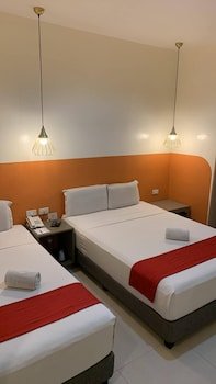 Travelbee Capitol Inn