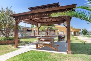Super 8 by Wyndham Tyler TX