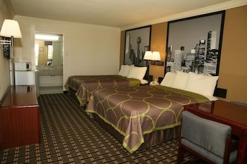 Super 8 by Wyndham Tyler TX