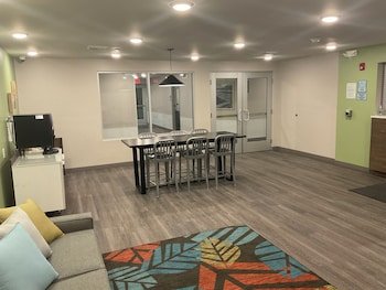 WoodSpring Suites East Lansing University Area