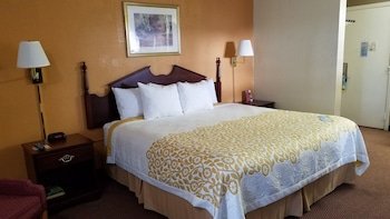 Days Inn by Wyndham Amherst
