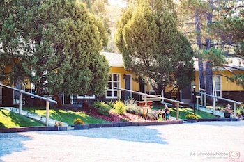 Pines Motel
