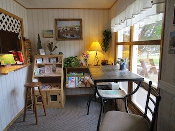 Pines Motel