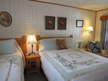 Pines Motel