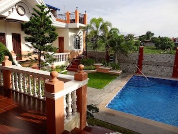 The Executive Villa Inn & Suites