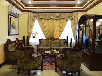 The Executive Villa Inn & Suites