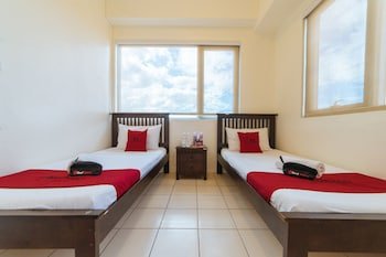 Golden Panda Dormtel by RedDoorz