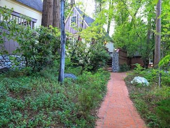 Saddleback Inn at Lake Arrowhead