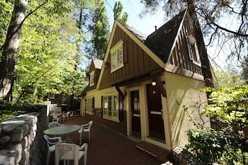 Saddleback Inn at Lake Arrowhead