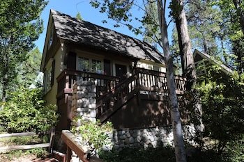 Saddleback Inn at Lake Arrowhead