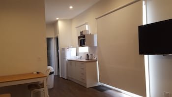Lara Lodge B&B