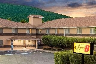 Super 8 by Wyndham Burnham/Lewistown