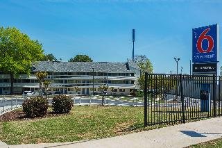 Motel 6 Atlanta Tucker Northeast
